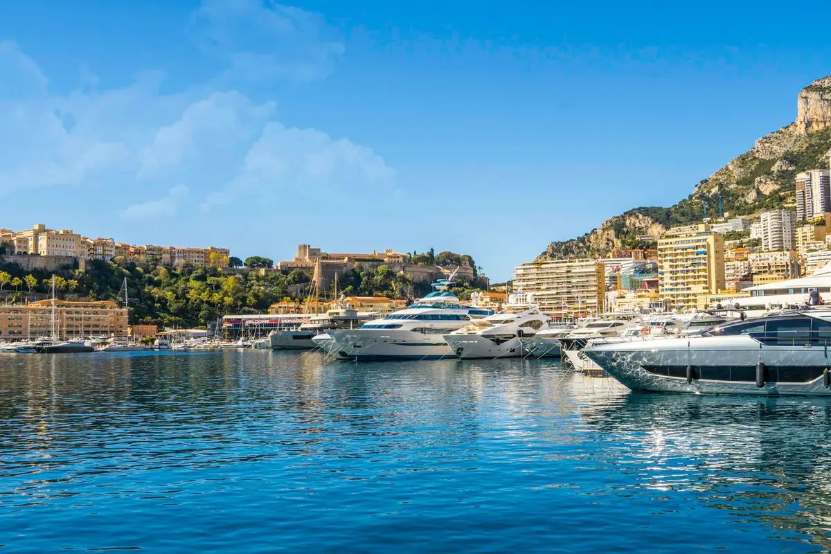 Luxury Yachts St. Tropez, Saint-Tropez — chárter de yates