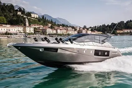 Cranchi M44 HT — Luxury Yachts St. Tropez, Saint-Tropez. Escapade rapide entre golfe et criques de Pampelonne