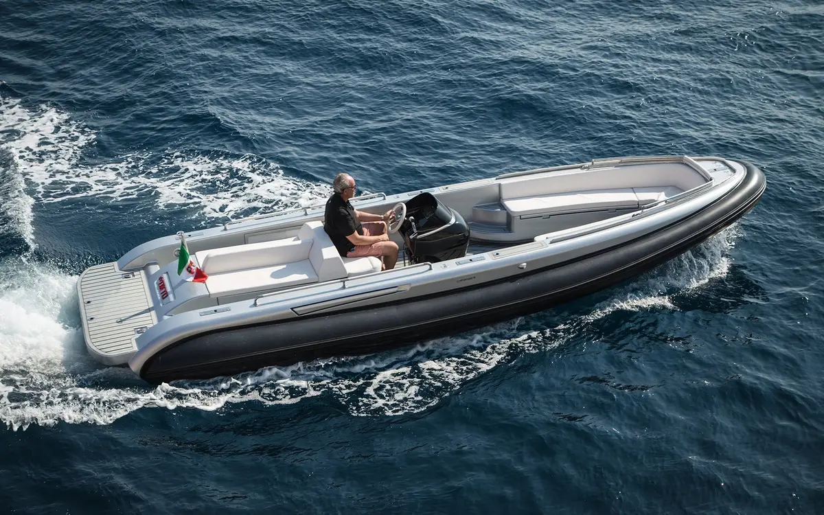 Dariel 7.5m — Luxury Yachts St. Tropez, Saint-Tropez. Petit bateau vif pour filer vers Pampelonne l'après-midi