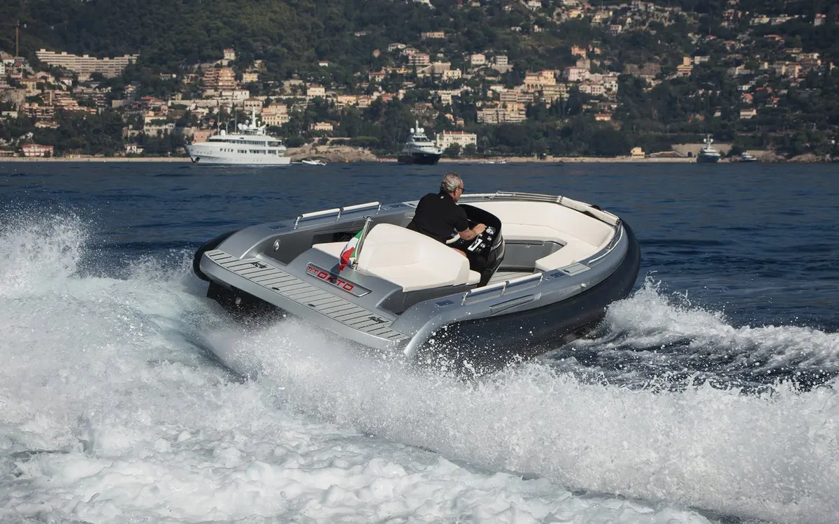 Dariel 7.5m, extérieur — Luxury Yachts St. Tropez, Saint-Tropez. Petit bateau vif pour filer vers Pampelonne l'après-midi