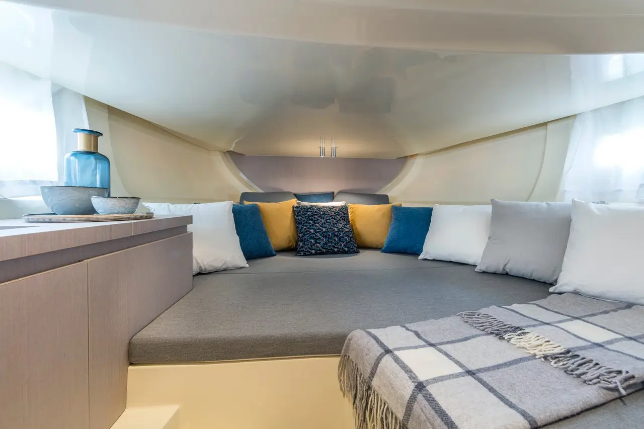 Invictus 280, extérieur — Luxury Yachts St. Tropez, Saint-Tropez. De Pampelonne à Cap Taillat en une matinée légère