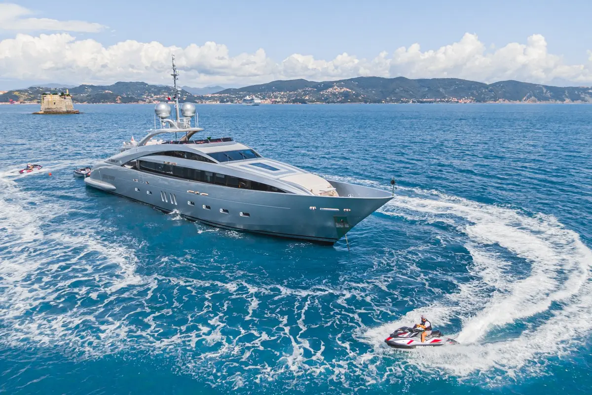 Silver Wind — Luxury Yachts St. Tropez, Saint-Tropez. Forty-four metres of steady presence off Pampelonne