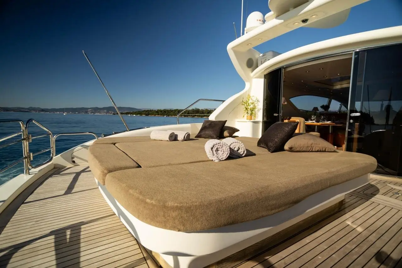 Leopard 24, flybridge — Luxury Yachts St. Tropez, Saint-Tropez. 24 Metres Built For Gulf Anchorages And Island Runs