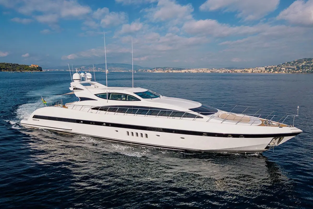 Mangusta 105 — Luxury Yachts St. Tropez, Saint-Tropez. Coque rapide vers Pampelonne, retour au coucher du soleil
