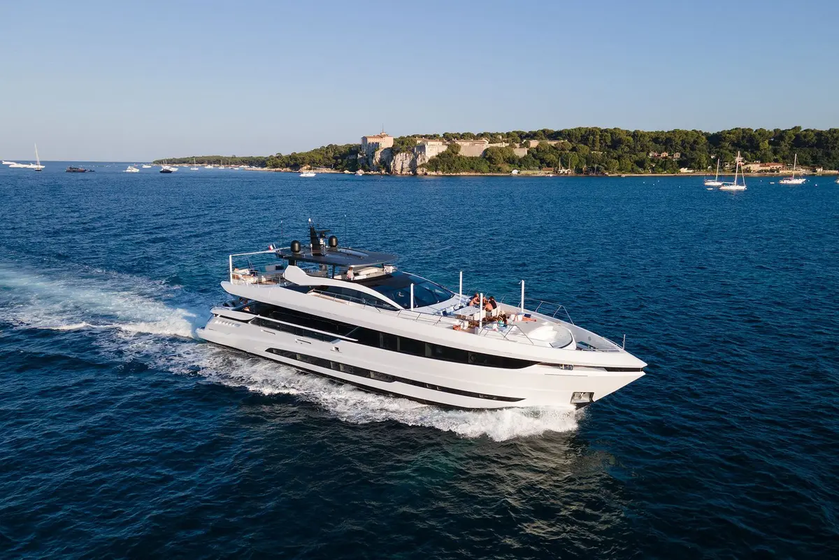 Mangusta 33 — Luxury Yachts St. Tropez, Saint-Tropez. Cap Taillat en filée, retour avant le coucher du soleil