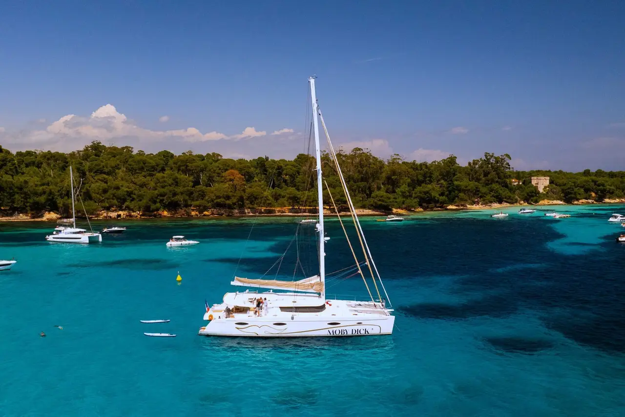 Moby-Dick — Luxury Yachts St. Tropez, Saint-Tropez. Wide catamaran calm for Cap Taillat picnic anchorages