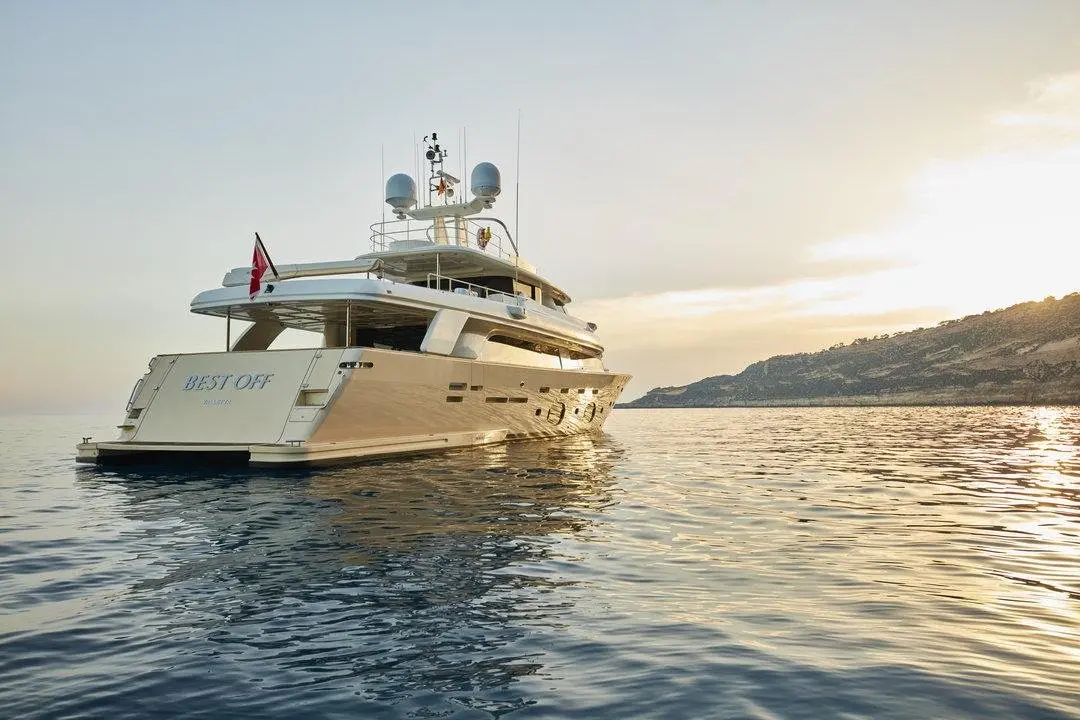 Navetta 33, extérieur — Luxury Yachts St. Tropez, Saint-Tropez. Vers Porquerolles, à l'allure paisible d'une coque displacement