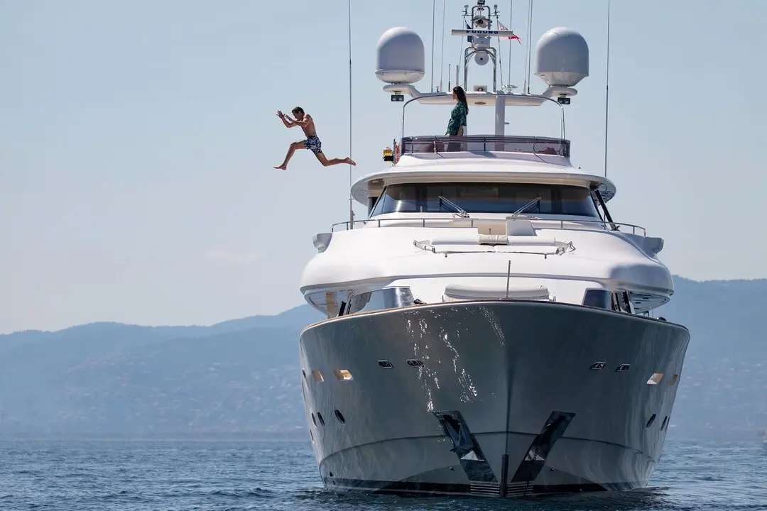 Navetta 33, cabine principale — Luxury Yachts St. Tropez, Saint-Tropez. Vers Porquerolles, à l'allure paisible d'une coque displacement