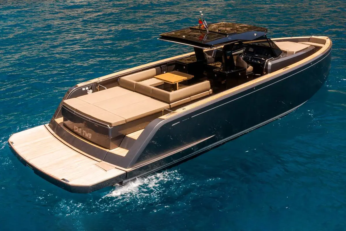Pardo 50 — Luxury Yachts St. Tropez, Saint-Tropez. Filer vers Cap Taillat entre deux baignades