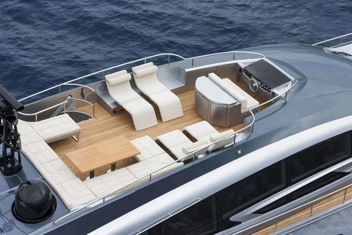 Pershing 108, salon — Luxury Yachts St. Tropez, Saint-Tropez. Fast Gulf crossings to Pampelonne before the beach clubs fill