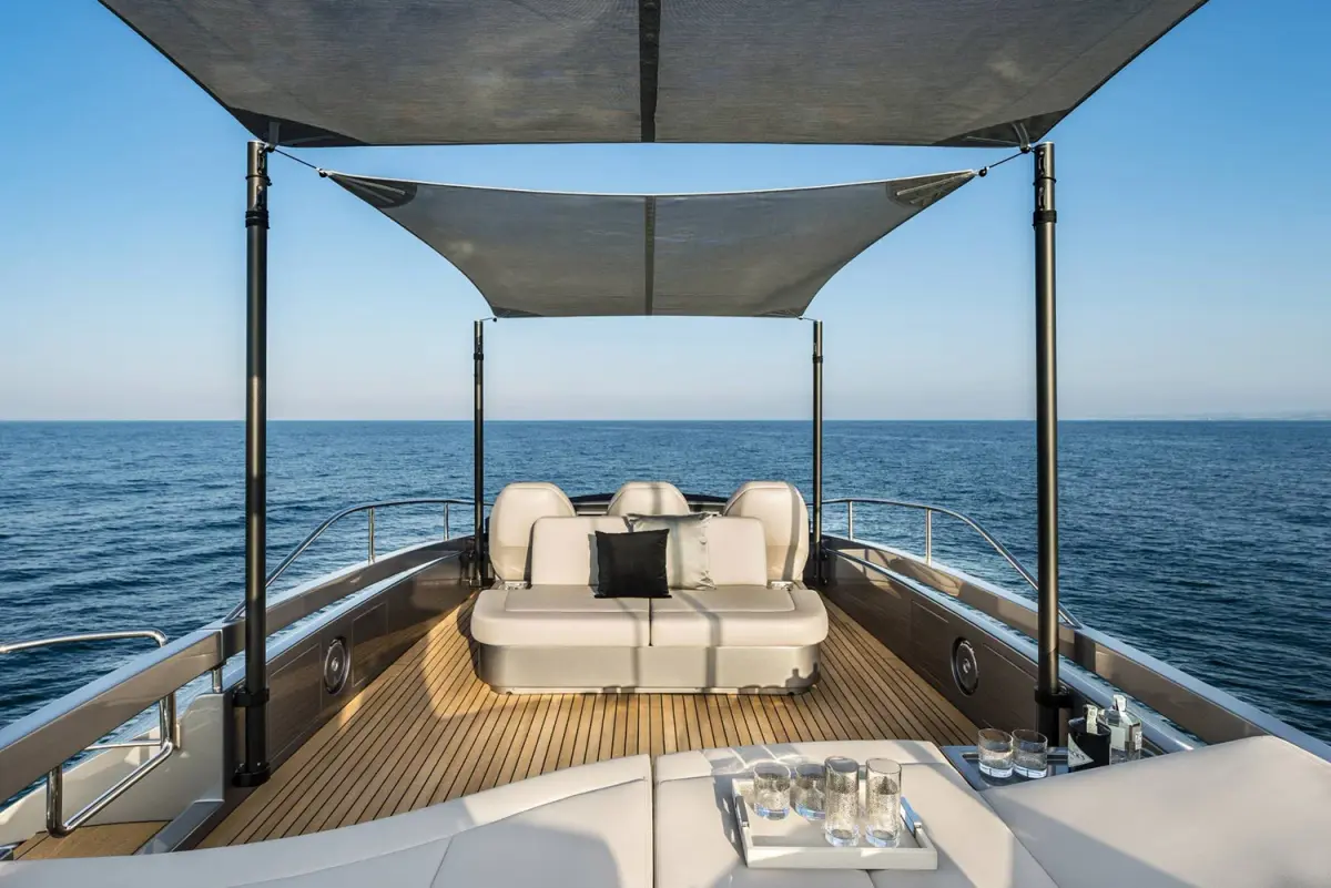 Pershing 8X, master cabin — Luxury Yachts St. Tropez, Saint-Tropez. A sleek profile made for fast sunset runs