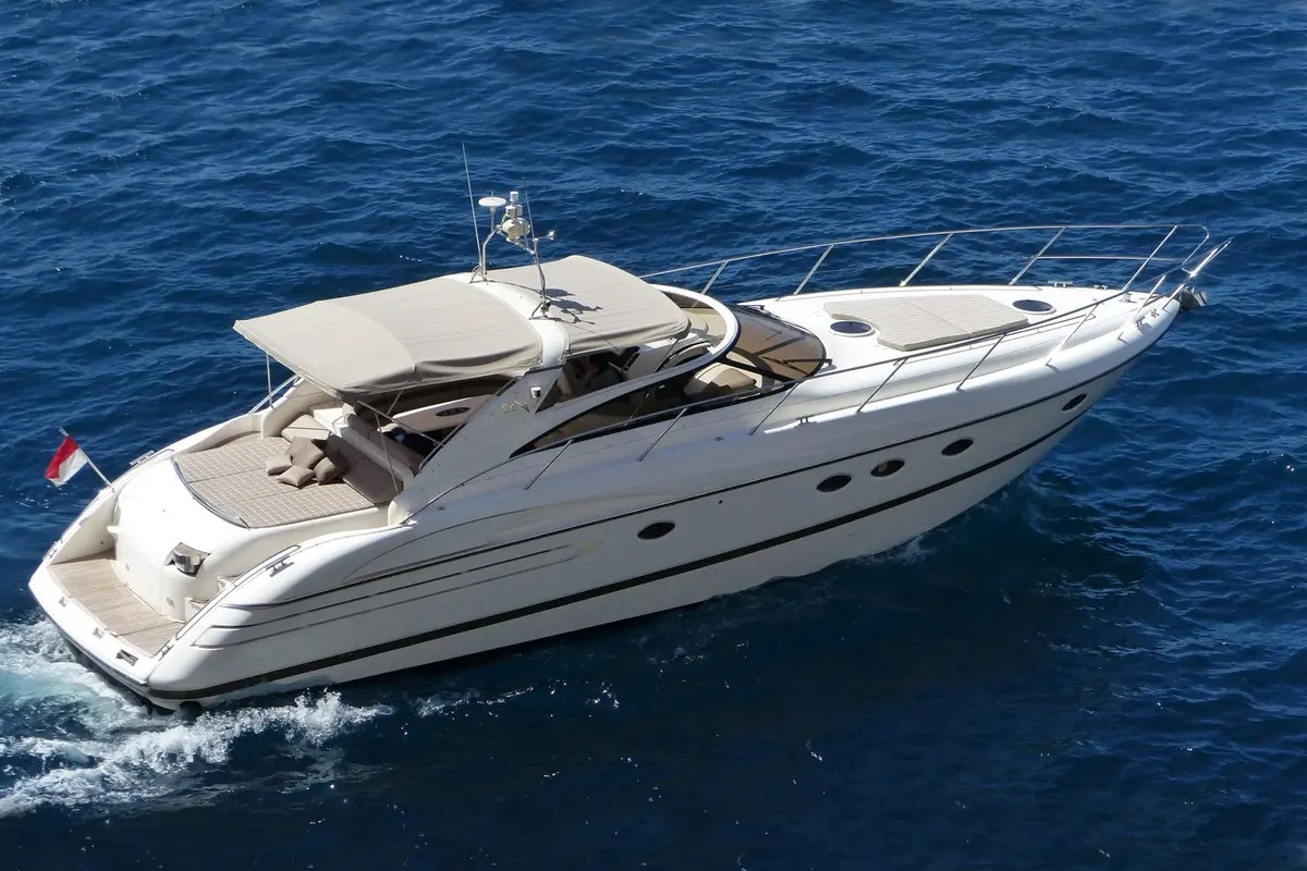 Princess 50 — Luxury Yachts St. Tropez, Saint-Tropez. Cap Taillat à la journée, retour avant le coucher du soleil