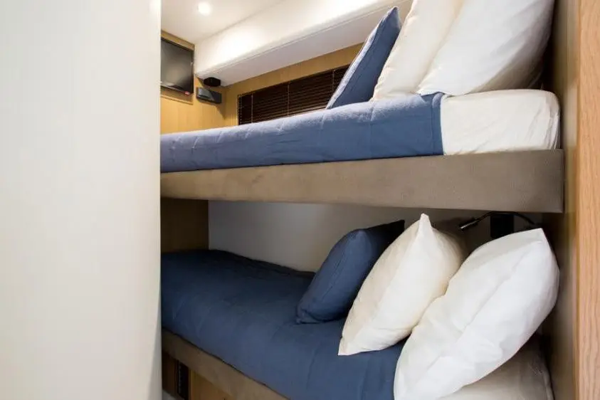 Princess 68 Fly, flybridge — Luxury Yachts St. Tropez, Saint-Tropez. Flybridge ouvert pour une journée entre Pampelonne et Cap Taillat