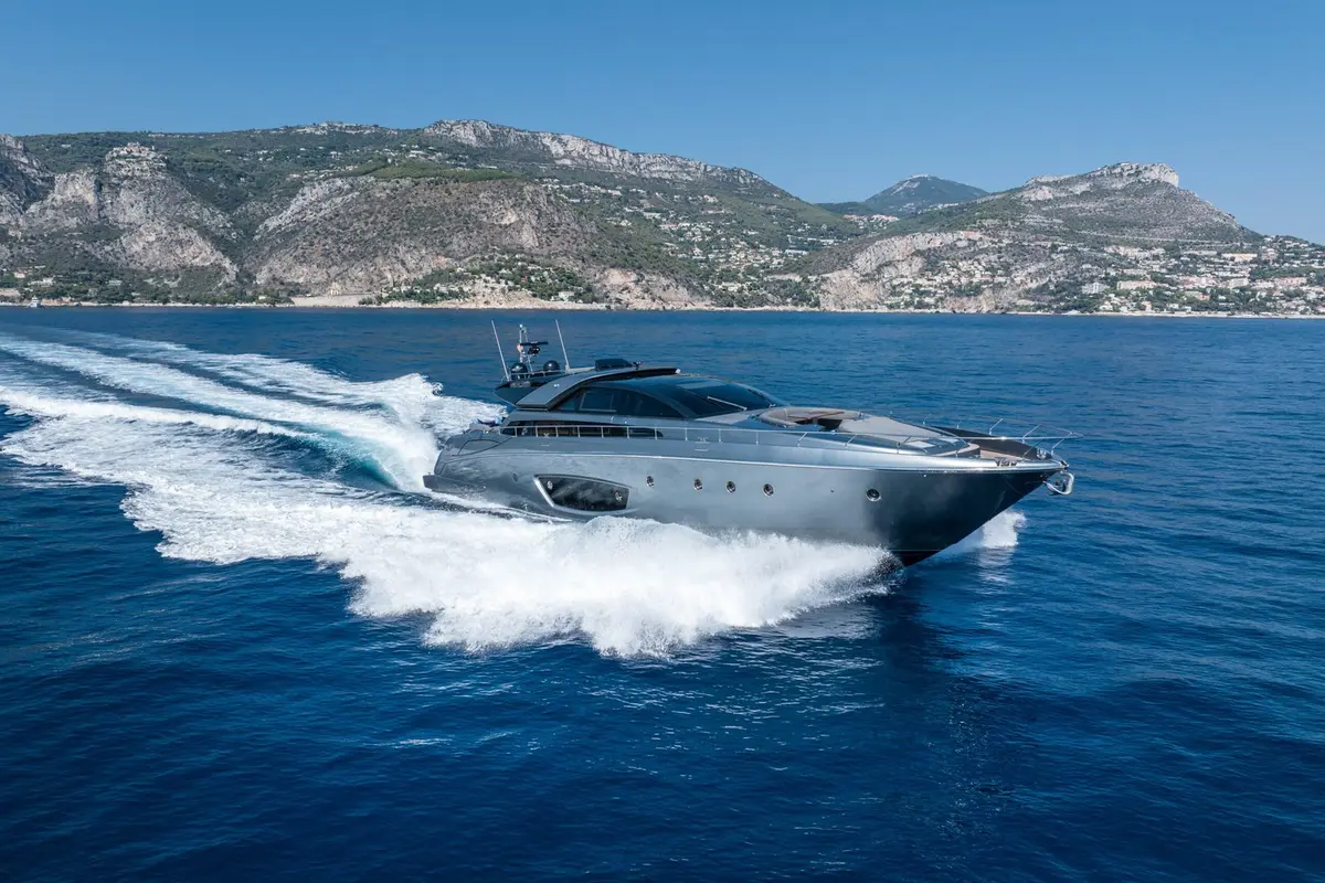 Riva 86 Domino — Luxury Yachts St. Tropez, Saint-Tropez. Sleek Italian hull for fast Pampelonne beach runs