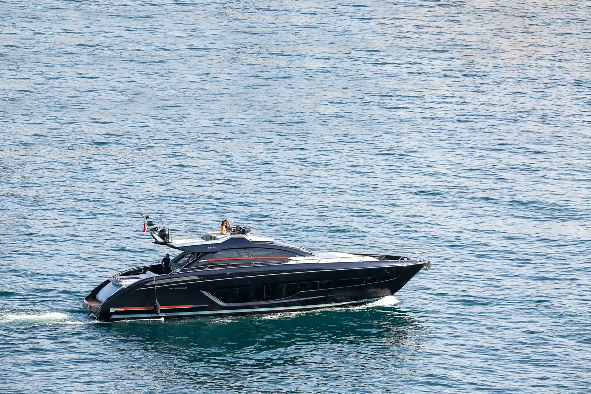 Ribelle 66 — Luxury Yachts St. Tropez, Saint-Tropez. Du Gaou à Pampelonne à vive allure élégante