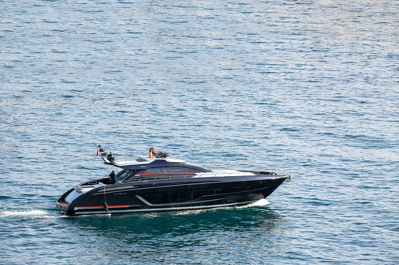 Ribelle 66 — Luxury Yachts St. Tropez, Saint-Tropez. Du Gaou à Pampelonne à vive allure élégante