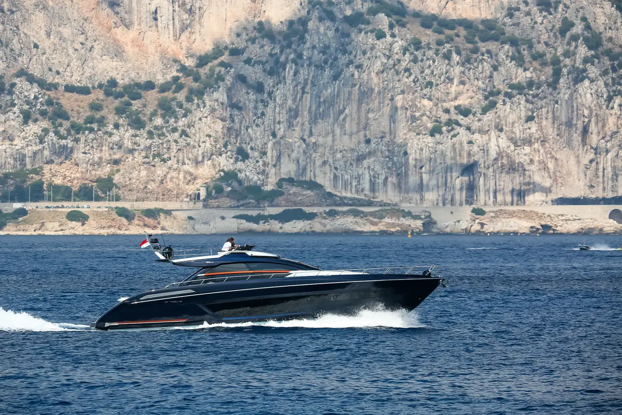 Ribelle 66, extérieur — Luxury Yachts St. Tropez, Saint-Tropez. Du Gaou à Pampelonne à vive allure élégante