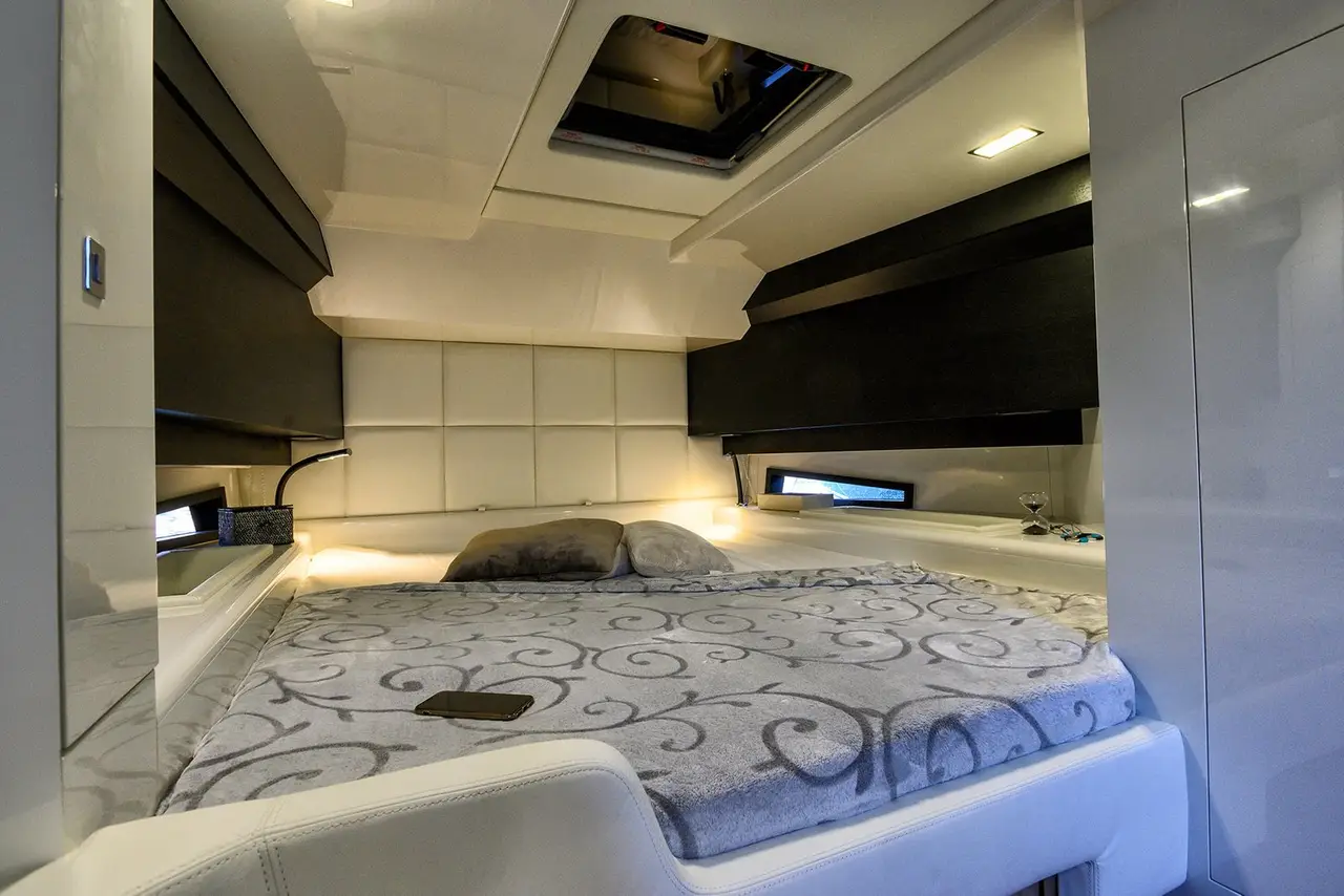 Sacs 47, extérieur — Luxury Yachts St. Tropez, Saint-Tropez. Coque open, cap franc vers Pampelonne l'après-midi