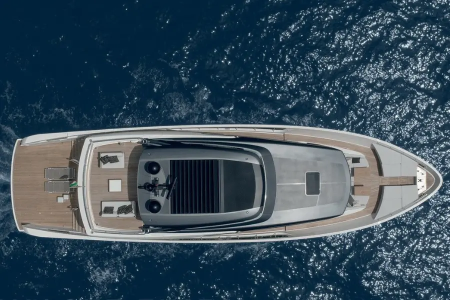Sanlorenzo 112, extérieur — Luxury Yachts St. Tropez, Saint-Tropez. Du Golfe à Pampelonne, allure large et pont silencieux