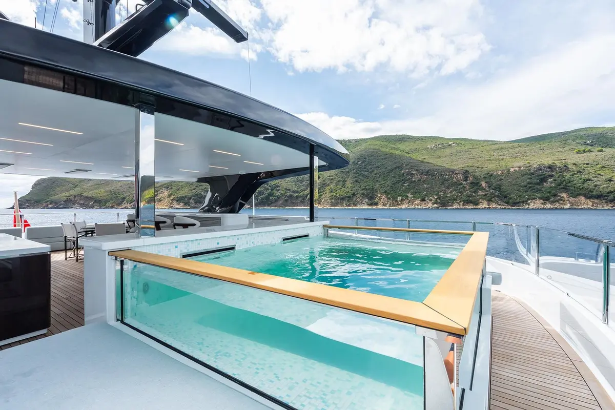 M, master cabin — Luxury Yachts St. Tropez, Saint-Tropez. 47 Metres of Deck Space, Gulf to Pampelonne