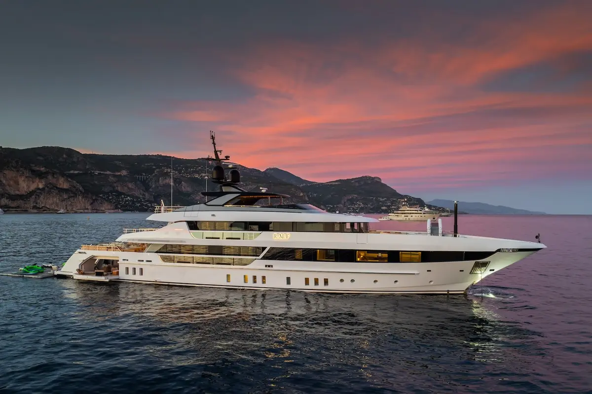 RMF — Luxury Yachts St. Tropez, Сен-Тропе. Ночёвка в Грималье, переход к островам Иер утром