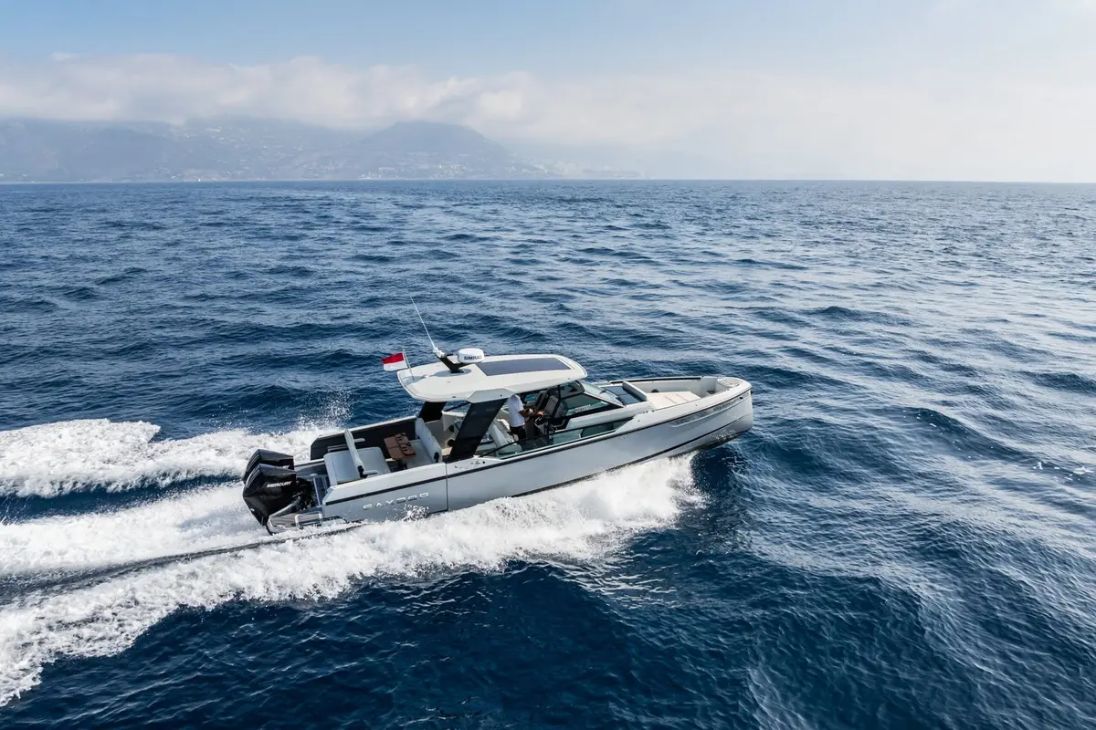 Saxdor 320, extérieur — Luxury Yachts St. Tropez, Saint-Tropez. Cap Taillat en une matinée, retour avant le déjeuner