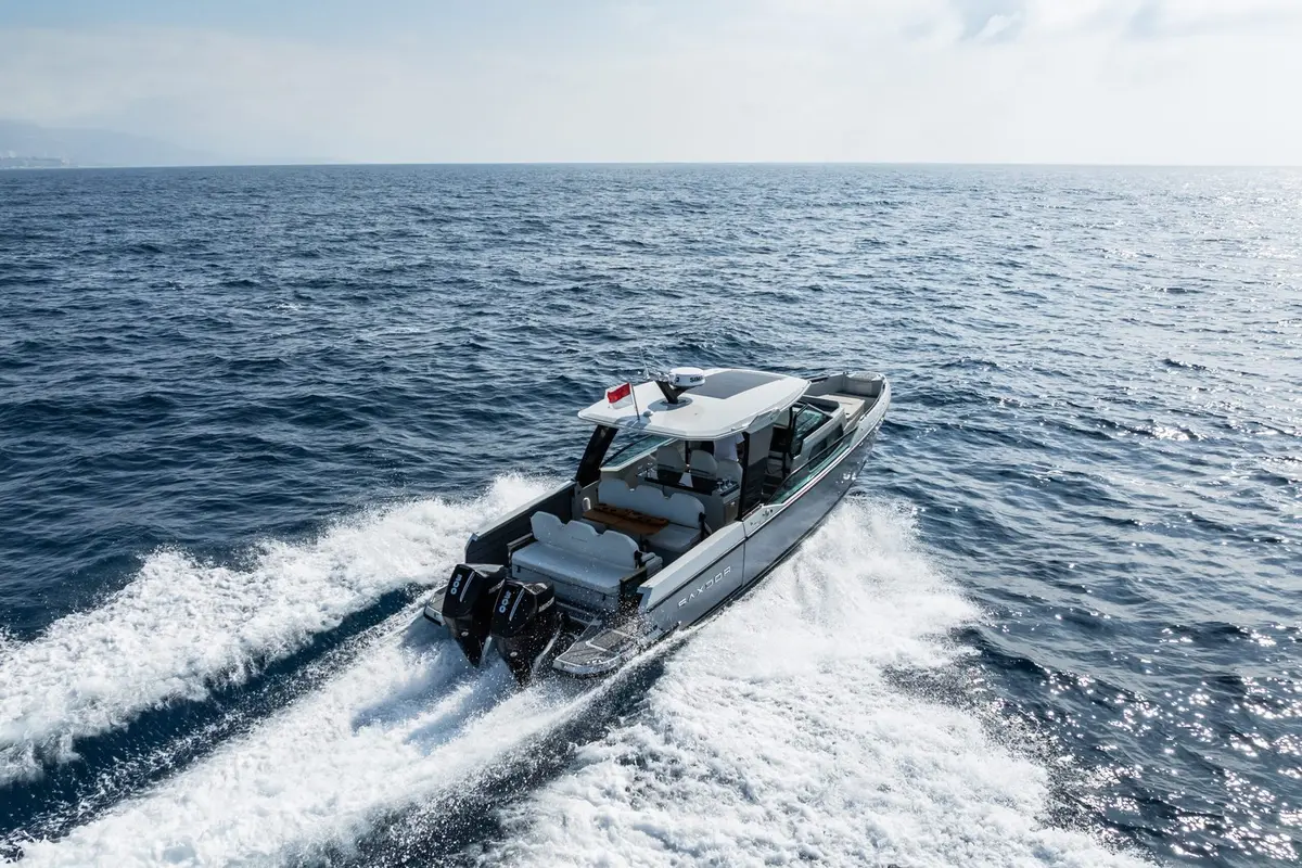 Saxdor 320, extérieur — Luxury Yachts St. Tropez, Saint-Tropez. Cap Taillat en une matinée, retour avant le déjeuner
