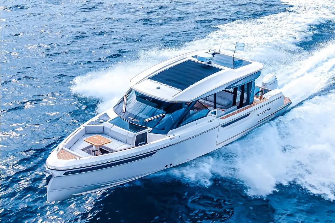 Saxdor 400 GTO, внешний вид — Luxury Yachts St. Tropez, Сен-Тропе. Быстрый выход к бухтам залива на полдня