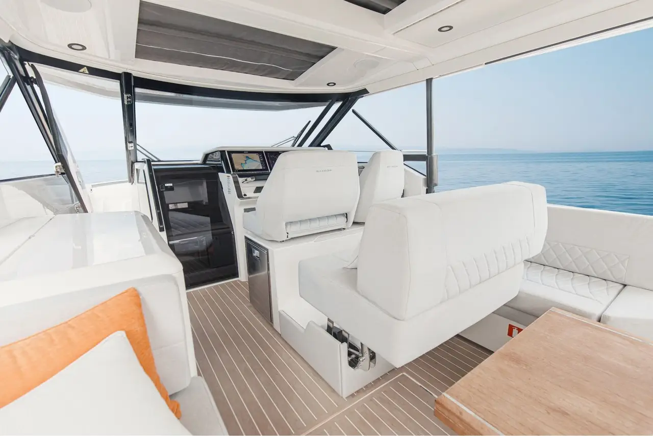 Saxdor 400 GTO, внешний вид — Luxury Yachts St. Tropez, Сен-Тропе. Быстрый выход к бухтам залива на полдня