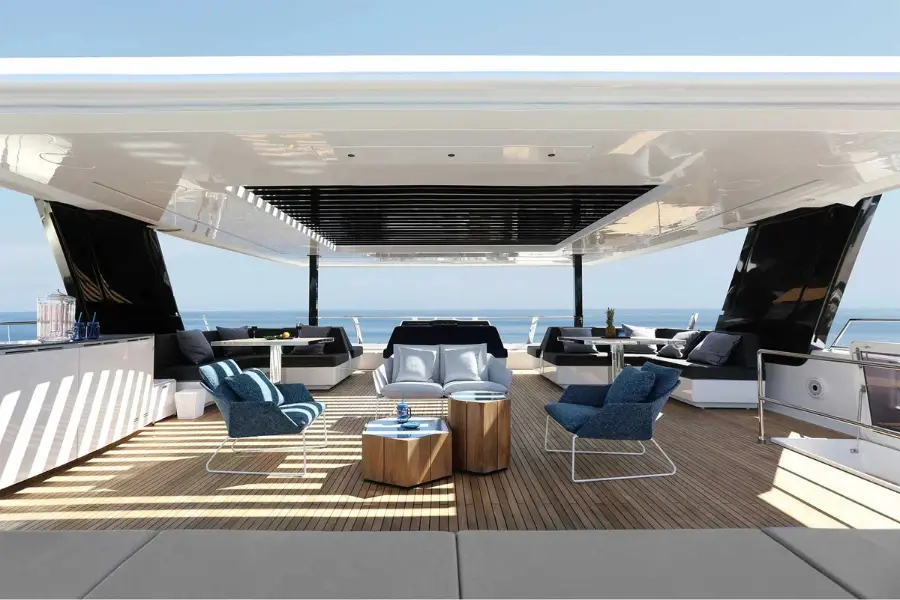 Sunreef 80, exterior — Luxury Yachts St. Tropez, Saint-Tropez. Estabilidad de catamarán para atardeceres en el golfo