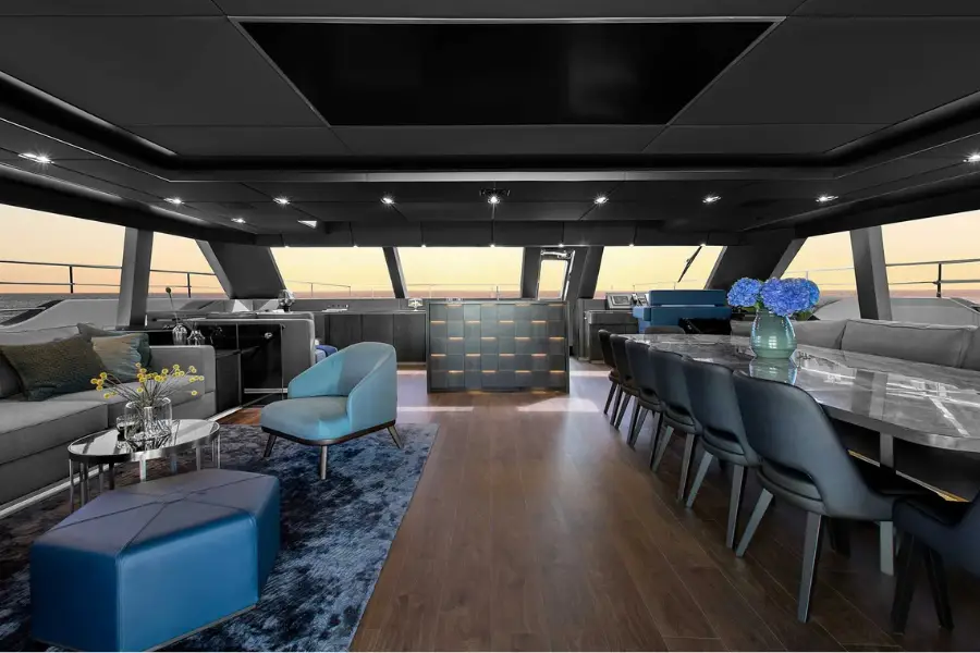Sunreef 80, camarote principal — Luxury Yachts St. Tropez, Saint-Tropez. Estabilidad de catamarán para atardeceres en el golfo