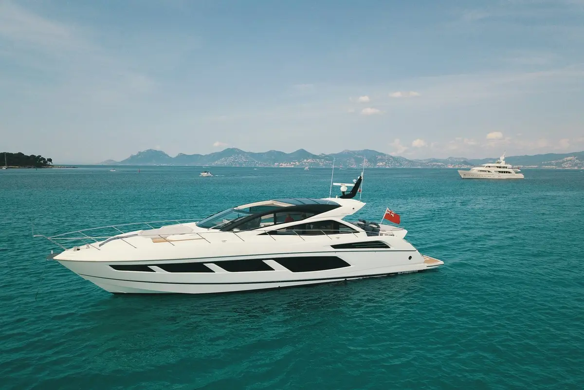 Sunseeker 68 — Luxury Yachts St. Tropez, Saint-Tropez. De Pampelonne à Cap Taillat en une après-midi