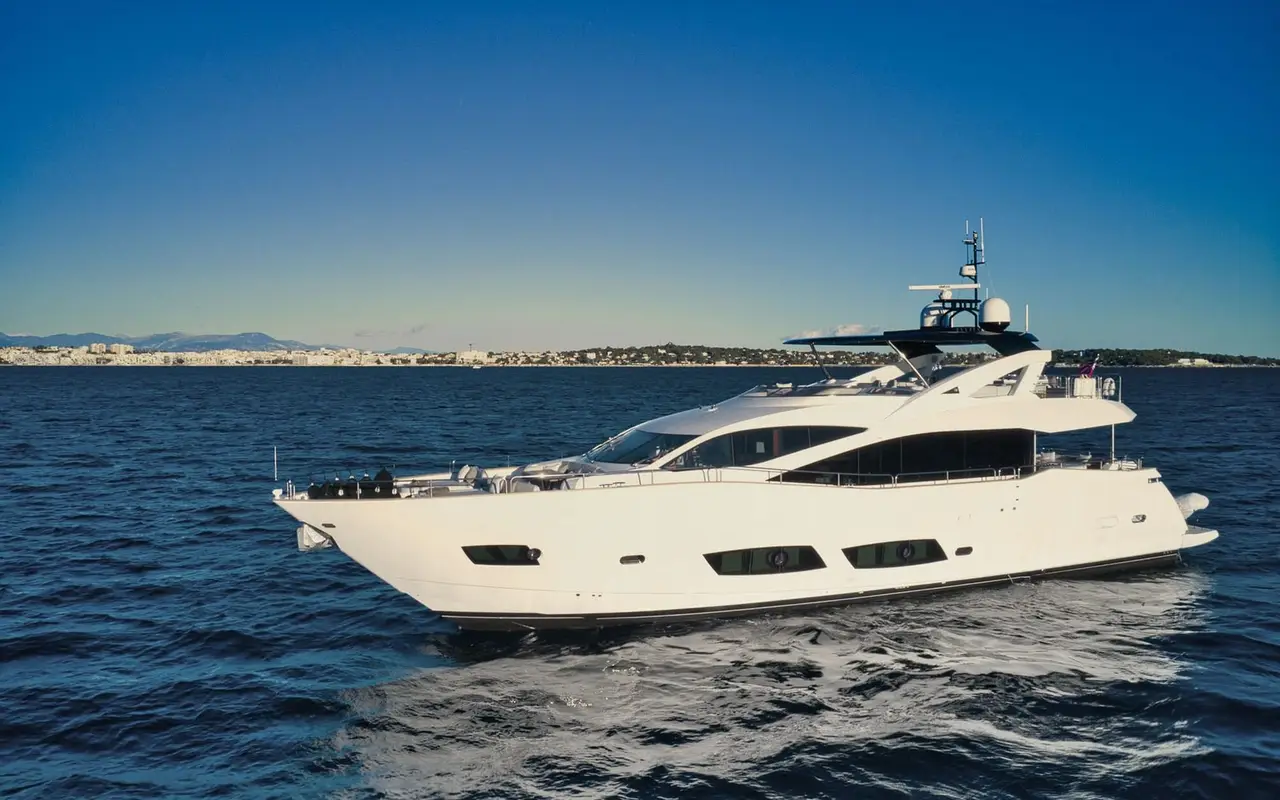 Sunseeker 90, exterior — Luxury Yachts St. Tropez, Saint-Tropez. Low-slung deck living for a Pampelonne sunset run