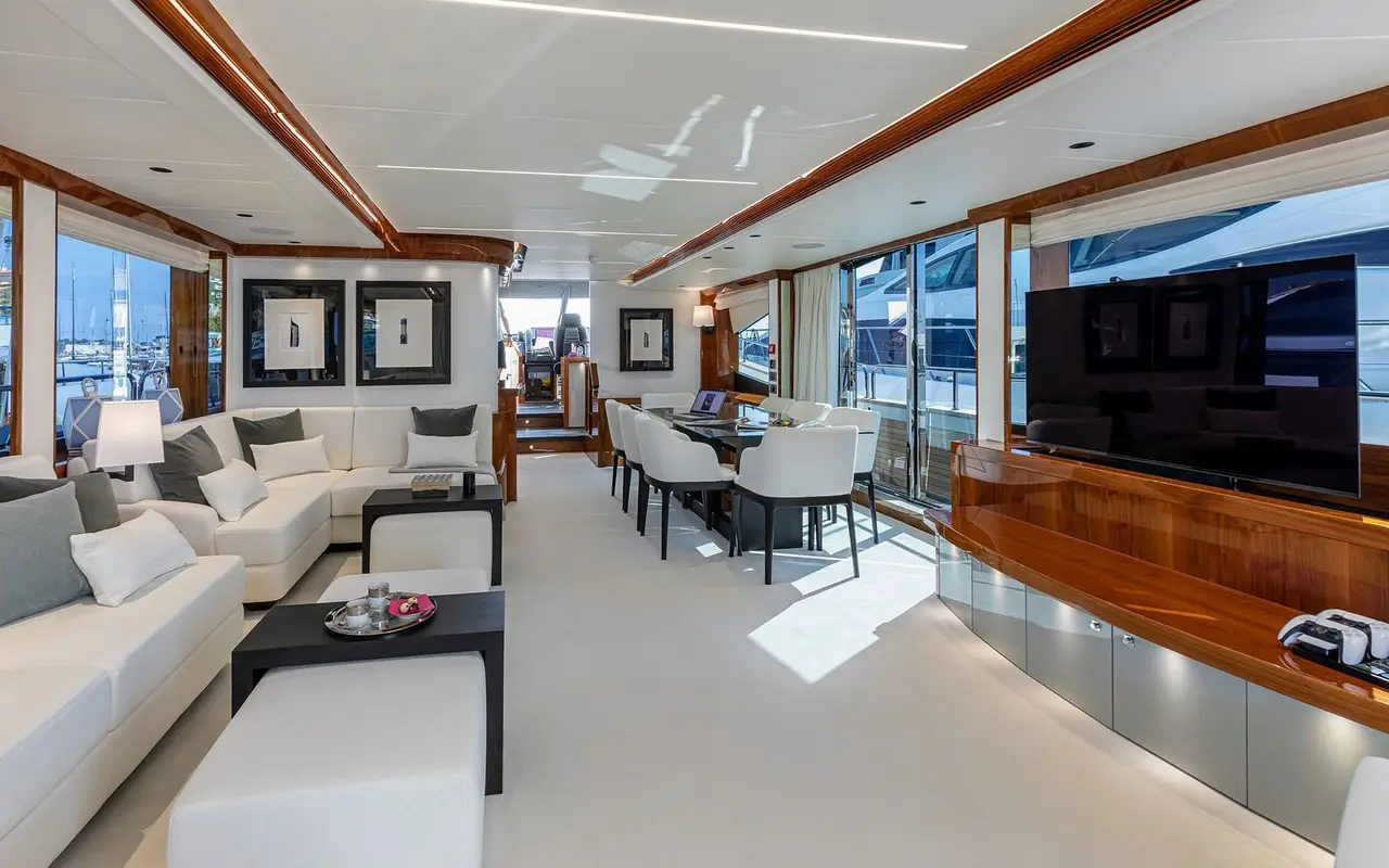 Sunseeker 90, salon — Luxury Yachts St. Tropez, Saint-Tropez. Low-slung deck living for a Pampelonne sunset run