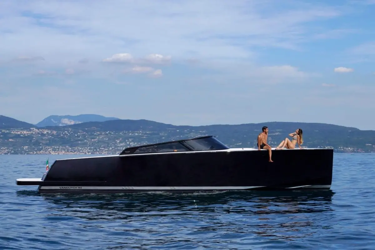 VanDutch 40 — Luxury Yachts St. Tropez, Saint-Tropez. Silhouette rapide pour une journée entre golfe et Pampelonne