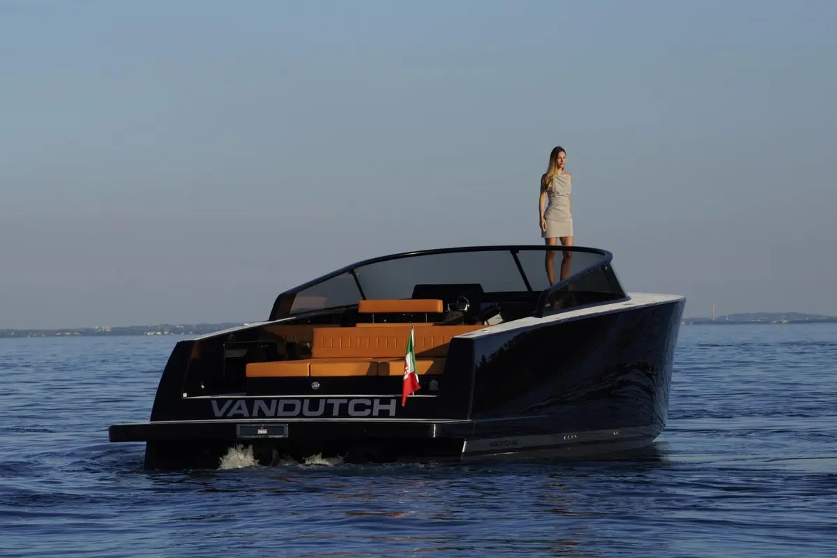 VanDutch 40, extérieur — Luxury Yachts St. Tropez, Saint-Tropez. Silhouette rapide pour une journée entre golfe et Pampelonne