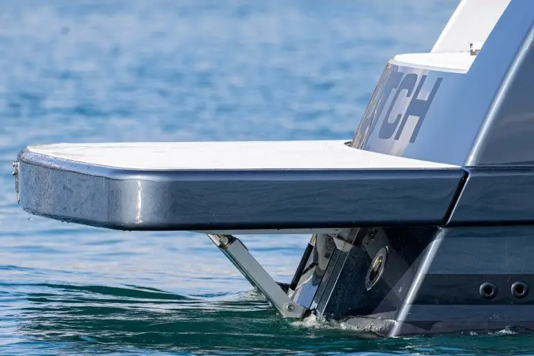 Vandutch 48, extérieur — Luxury Yachts St. Tropez, Saint-Tropez. Filer vers Cap Taillat en comité restreint