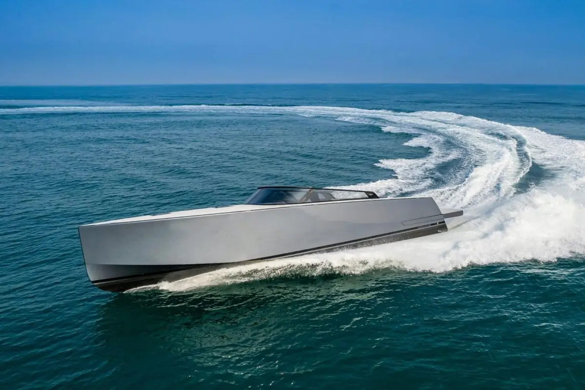 Vandutch 55, внешний вид — Luxury Yachts St. Tropez, Сен-Тропе. Открытая палуба и скорость для выходов из Сен-Тропе