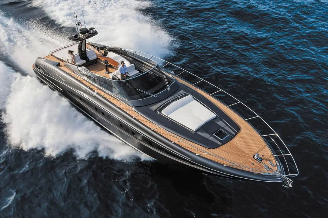 Virtus 63, exterior — Luxury Yachts St. Tropez, Saint-Tropez. Rumbo ágil de Pampelonne a Cap Taillat al atardecer