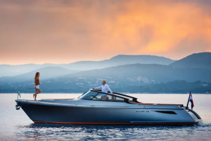 Wajer 38 — Luxury Yachts St. Tropez, Saint-Tropez. Escapade rapide vers Pampelonne, cheveux au vent