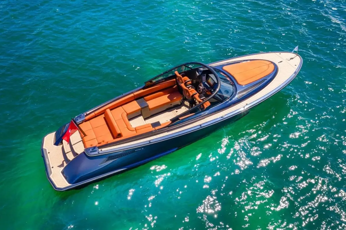 Wajer 38, extérieur — Luxury Yachts St. Tropez, Saint-Tropez. Escapade rapide vers Pampelonne, cheveux au vent