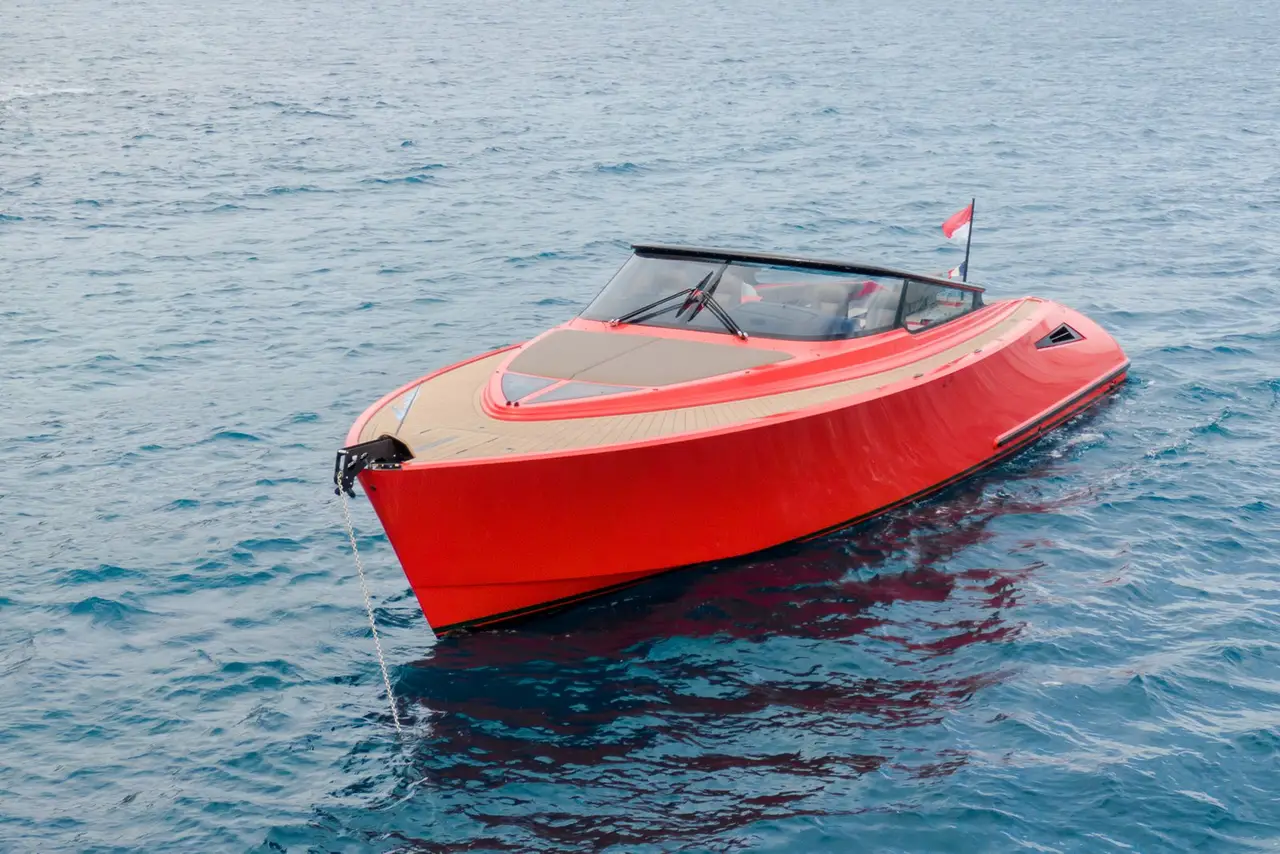Wajer 55, pont principal — Luxury Yachts St. Tropez, Saint-Tropez. De Pampelonne à Cap Taillat en filant sur l'eau