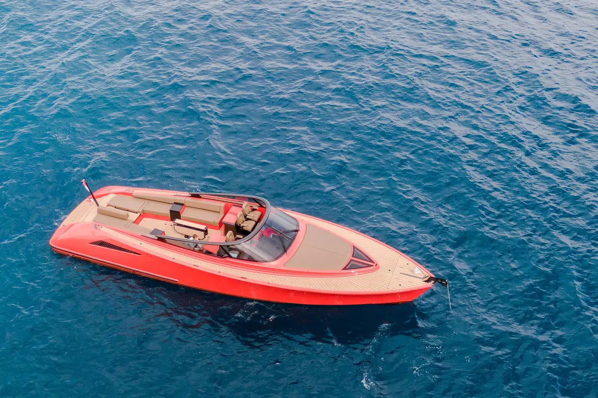 Wajer 55, salon — Luxury Yachts St. Tropez, Saint-Tropez. De Pampelonne à Cap Taillat en filant sur l'eau