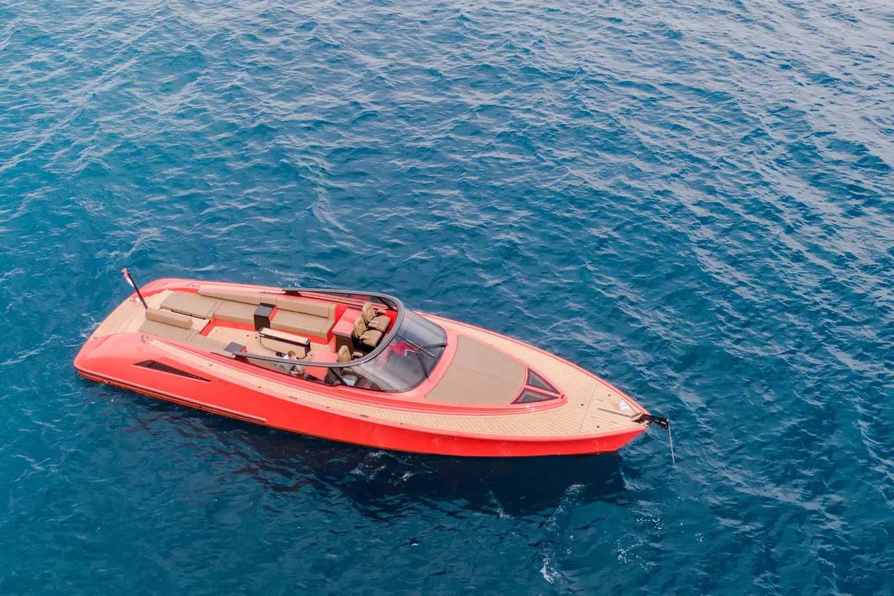 Wajer 55, salon — Luxury Yachts St. Tropez, Saint-Tropez. De Pampelonne à Cap Taillat en filant sur l'eau