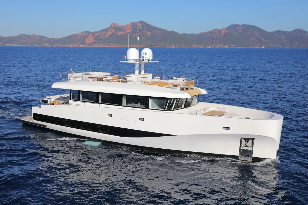 WallyAce 26, extérieur — Luxury Yachts St. Tropez, Saint-Tropez. Ligne racée pour rallier Pampelonne avant midi
